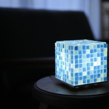 モザイクタイルのランプ　夏海色(青色-空色-白色) ご試用OK
