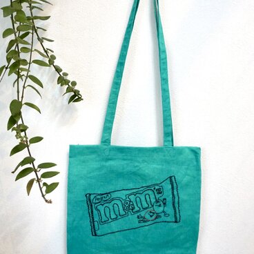 m&mの刺繍トートバッグ