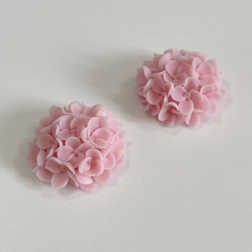 【受注制作】ピンクアジサイ ピアス ポリマークレイ 花 イヤリング ハンドメイドジュエリー 樹脂粘土 手作りのジュエリー