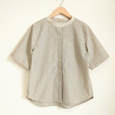 Classical stripes blouse 生成×ネイビー Ｍ～Ｌサイズ