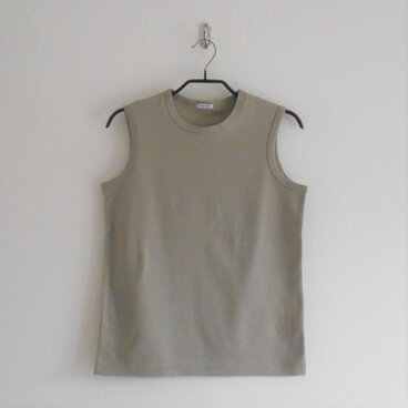 【Uネック-グレージュ】一枚で魅せるスリーブレスTシャツ