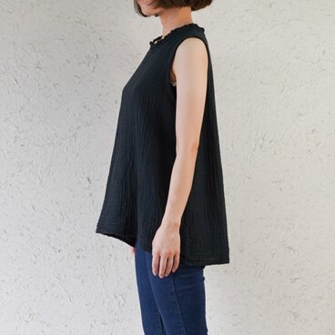 フリルスタンド　ダブルガーゼ素肌に優しい　ノースリーブ　ブラック