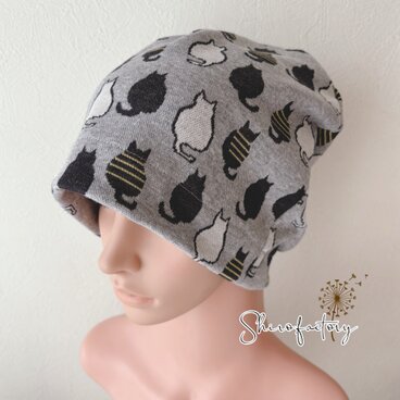 おしゃれで可愛いハンドメイド帽子《猫♡ネコ♡ねこ♡》ニット帽　ビーニー　おしゃれな医療用帽子　ケア帽子　カフェ帽子