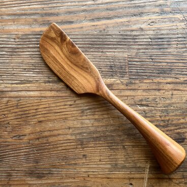 梅の木のバターナイフ