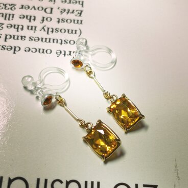 ノンホールピアス　天然イエローベリル　１８金イエローゴールド（k18)