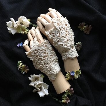 雪の結晶のハンドアクセサリー　生成り