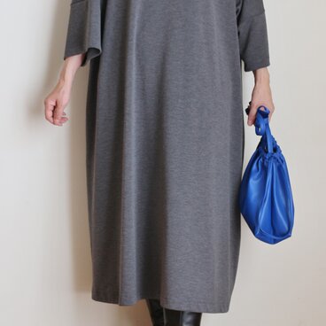 オーバーサイズのワンピース　ドルマン　グレー　スリーシーズン可能　