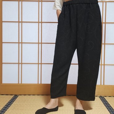 コクーン パンツ  漆黒 アンクル丈 ゆったり 厚い絹生地 ユニセックス  M～Lサイズ