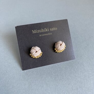 水引とゴールドビーズが上品で小粒なピアス/イヤリング◆バニラ