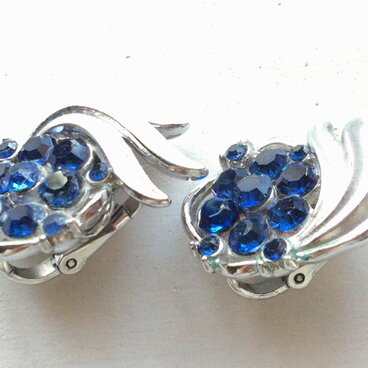 Crown Trifari ブルーラインストンイヤリング