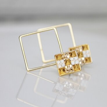 ゴールドメタリック　スワロフスキー　ダブルスクエアピアス