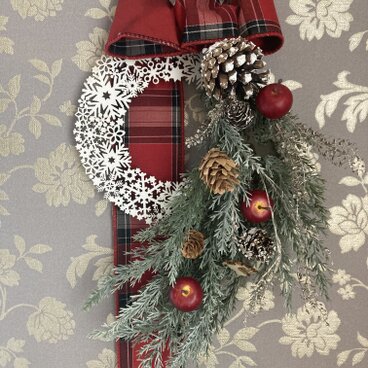 12ヵ月の季節リース【12月】ウッドスノーフレークとタータンチェックのクリスマスリース