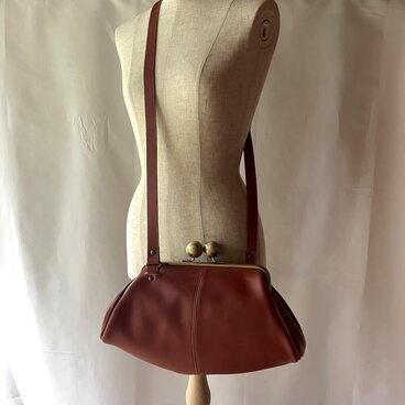 大玉がま口ショルダーバッグ（レッド）