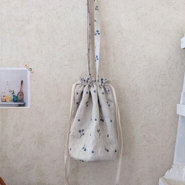 木の実刺繍の巾着ショルダー