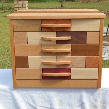 銘木で作った隠し個所付5段の引き出し