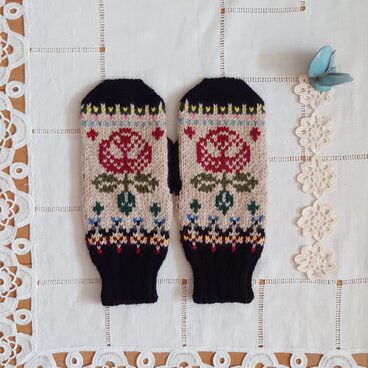 ROSE柄ミトン～ブラックXレッド