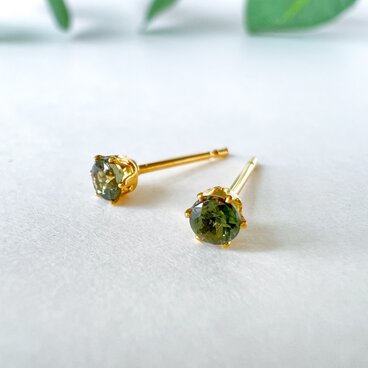 コーネルピン×ゴールド シンプル立爪ピアス 金属アレルギー対応