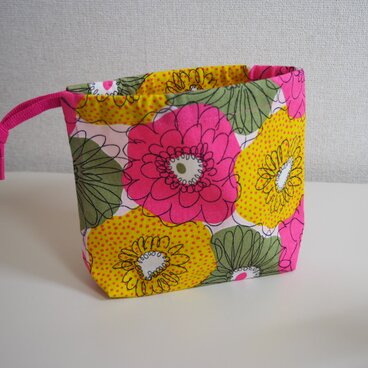 裏無し巾着(花柄ｷｬﾝﾊﾞｽ･ﾋﾟﾝｸ)　67.