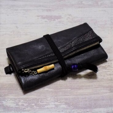 本革製道中財布　牛革黒色製　「七宝　墨銀色」　