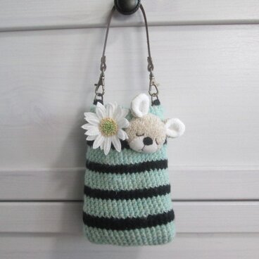 ※お花とクマさん付きのスマホケース