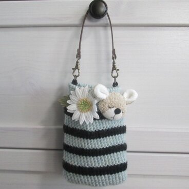 ※お花とクマさん付きのスマホケース