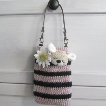 ※お花とクマさん付きのスマホケース