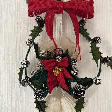 籐のベルのクリスマス壁掛け（赤リボン）