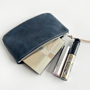 【数量限定】ブルーの馬革ミニポーチ　軽くて柔らかな撥水レザー使用☆　ミニ財布　化粧ポーチ