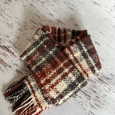 マフラー　3色チェック　赤茶、濃グレー、生成り