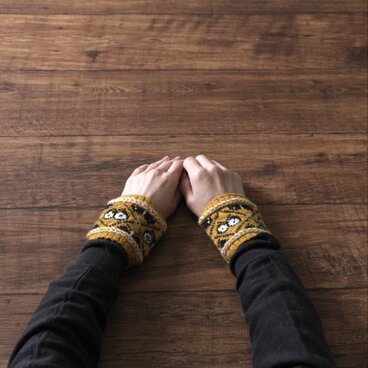 ギフトにおすすめ＊ちょうちょ柄シェトランドウールのアームウォーマー