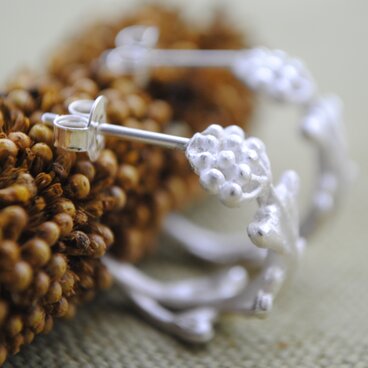 《受注制作》プチぺんぺん草ピアス