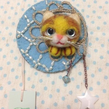 ネコムーンブローチ301