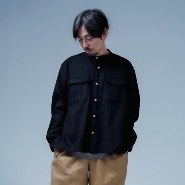 【wafu】Lサイズ 洗練と快適さに包まれる リネンサファリシャツ / ブラック t032v-bck2-l