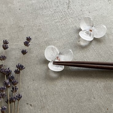 ガラスの箸置／水の花・みぞれ