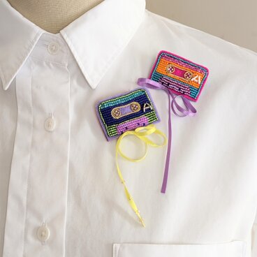 カセットテープのブローチ　オレンジ