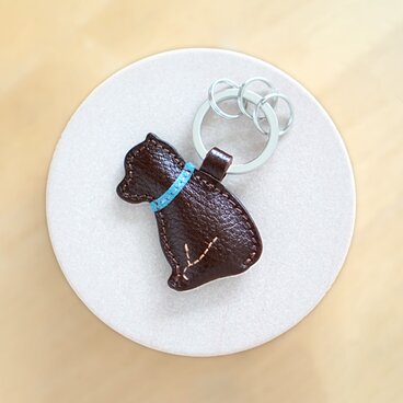 ふっくらした子犬のキーリング  ブラウン×サックス