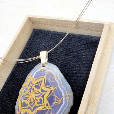 メノウの蒔絵ネックレス