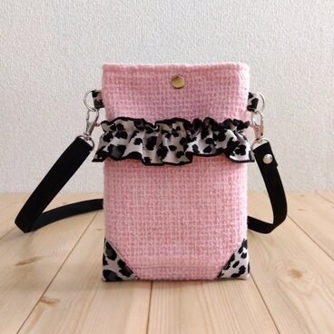 【秋冬SALE】ファンシーツイード　レオパードのフリルスマホポシェット　ヒョウ柄　クリスマス　ベビーピンク　　568