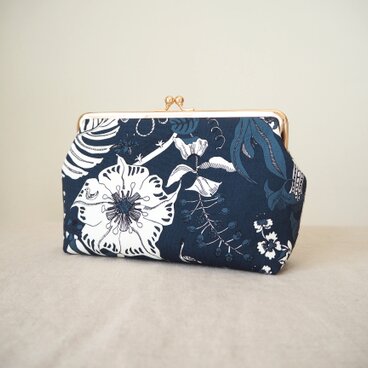 リバティ　帆布がま口　「Fantasy Land」