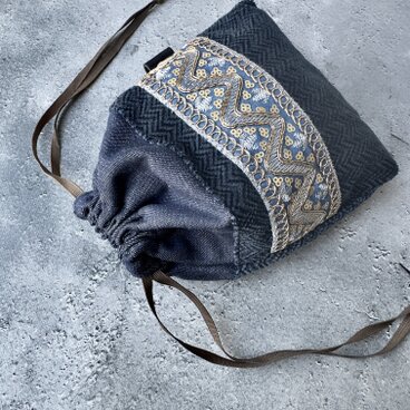 ヘリンボーン×刺繍リボン×デニムの巾着ポーチ