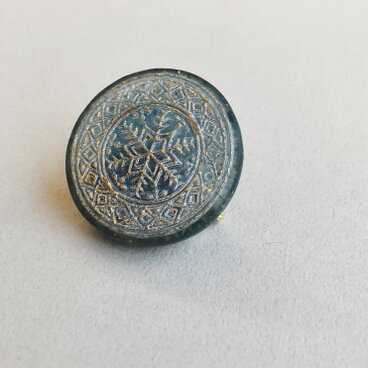 雪の結晶ガラスブローチ（金彩）