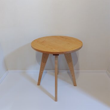 直径60㎝のラウンドテーブル（円卓）【受注生産品】～クリの木･ウォルナット色着色～