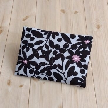 【秋冬SALE40%OFF】北欧風花柄　大きめ20cm　花柄のフラットポーチ　内ポケット　ブラウン　　608