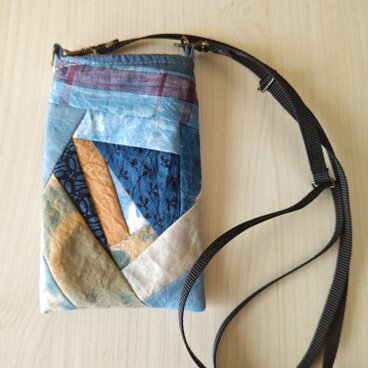 藍染め生地パッチワーク携帯入れショルダー