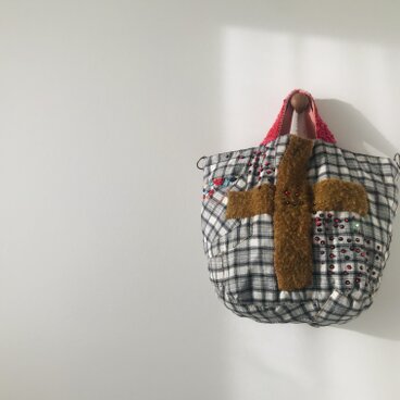 Bag   手縫いのバッグ　  布製　本革持ち手　スローファッション　ハンドメイド　1929