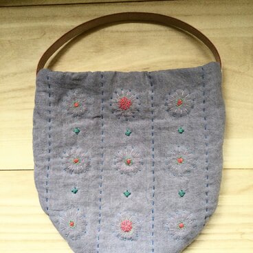 厚手リネンの刺し子のバッグ