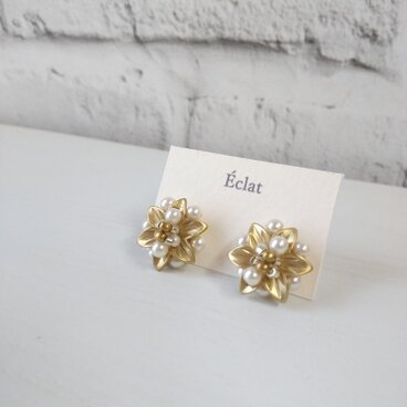 metal flower 直付けピアス