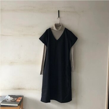 【SALE】H90"ほっこり"あったかウールニット100％　V襟ワンピース ブラック