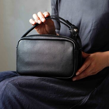 SOFTブラック・２WAY機能ポシェットLサイズ◎内装キーホルダー付きます。