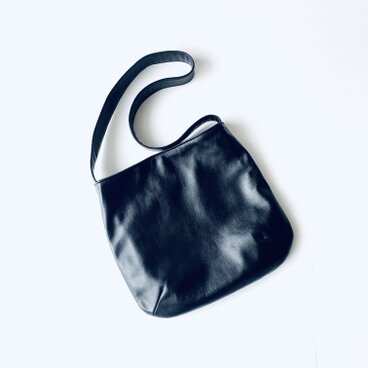 ダーツ入りショルダーバッグ